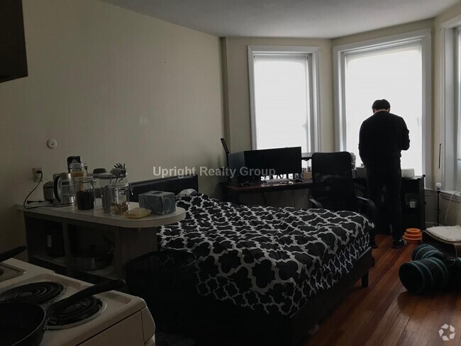 Building Photo - 1120 Commonwealth Ave Unit A Rental