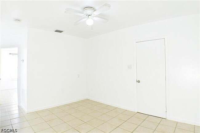 3042 Douglas Ave