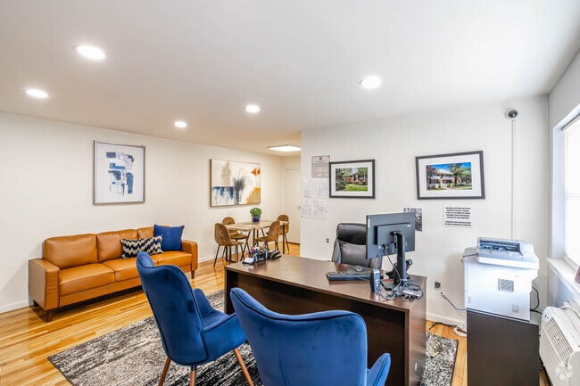 1BR, 1BA - 635SF - Living Room