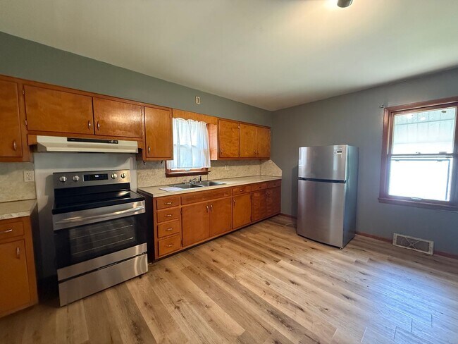 Photo - 2 Bed | 1 Bath | Detached 2-Car Garage