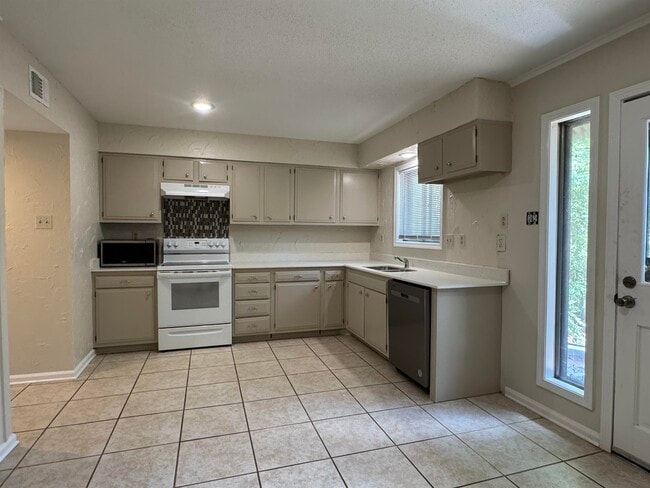 Photo - 5659 Hinton Pl