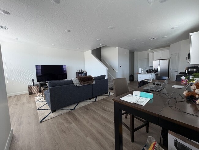 Photo - 487 W Carnation Ct