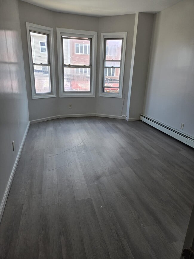 Photo - 325-329-329 Grand St Unidad #2L