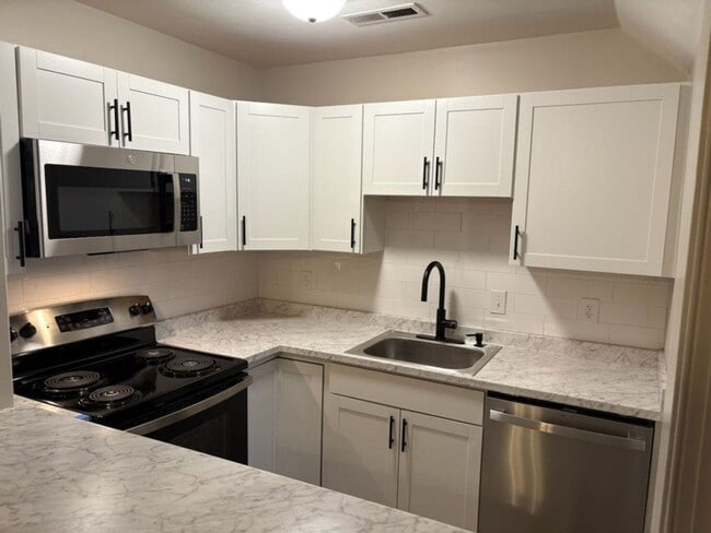 Photo - 1320 Bradley Dr