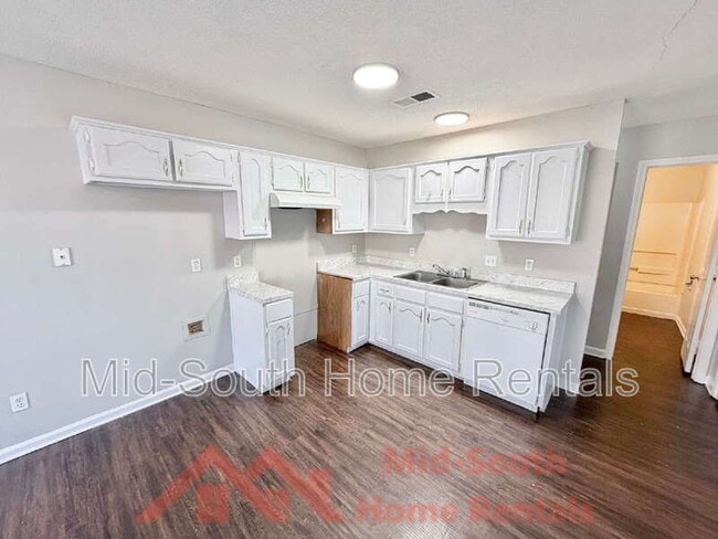 Photo - 4450 Longtree Cove
