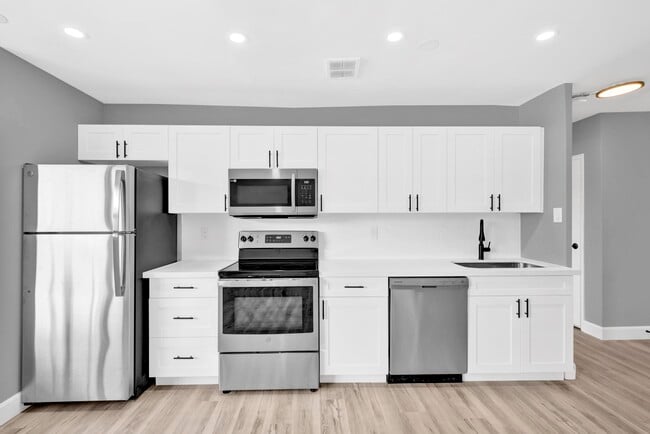 Building Photo - 535 The East Mall