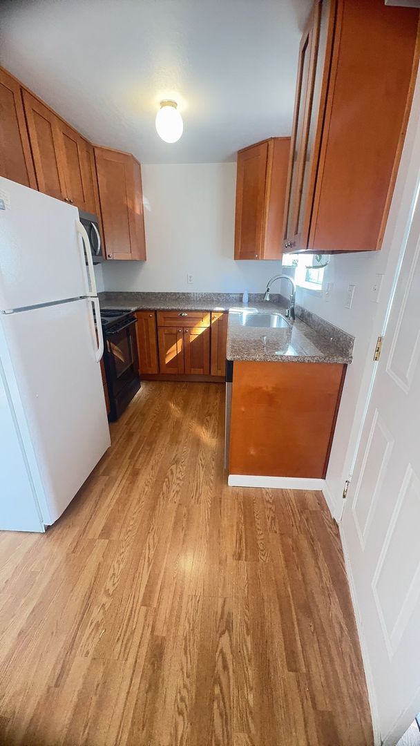 Photo - Experience the joy of lakeside living!