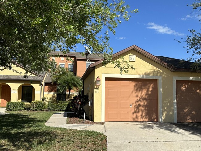 Photo - 910 Luminary Cir