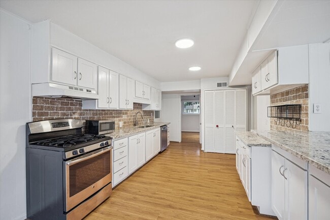 Photo - 10518 Moorberry Ln