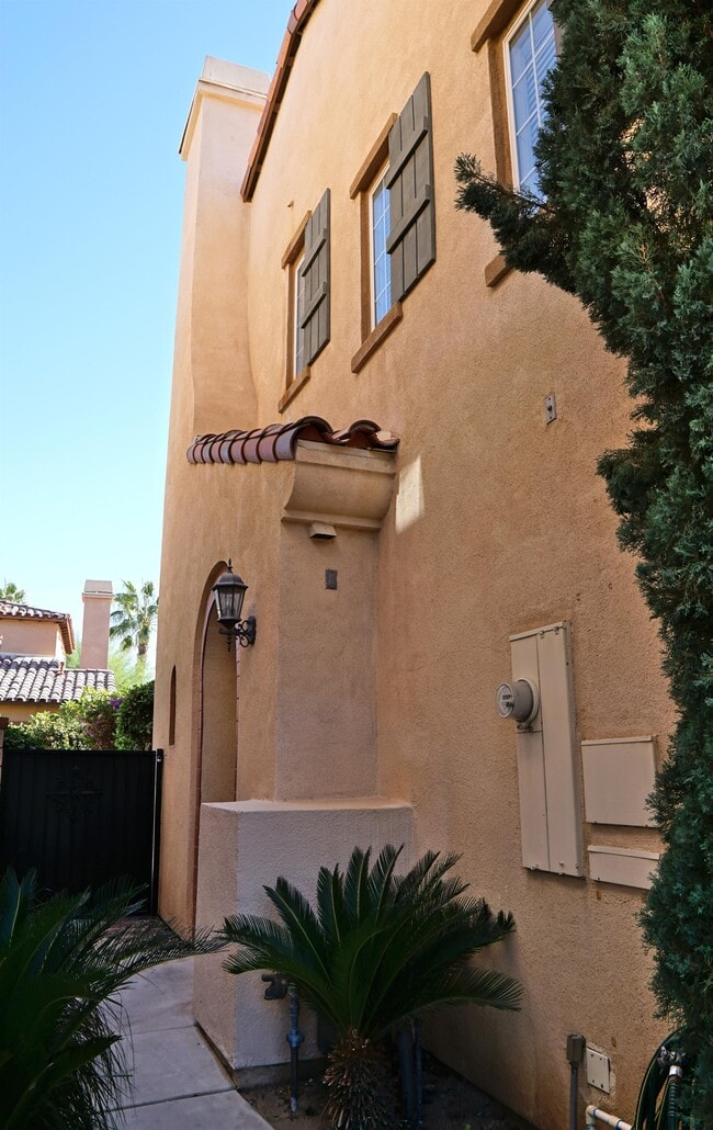 Photo - 1816 Pintura Cir W