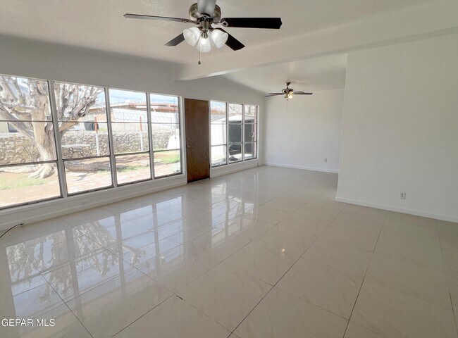 Photo - 10009 Jamaica St