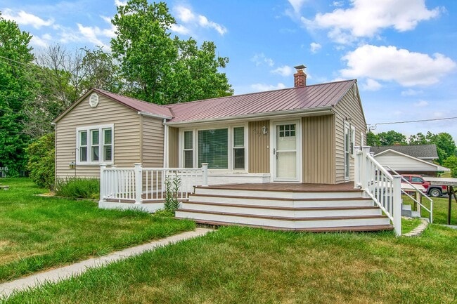 Building Photo - 3 Bed/2 Bath. Pet Friendly. Large Yard. No Security Deposit