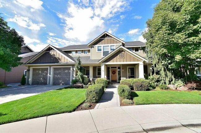 Building Photo - "Luxury Living: Stunning home with marble counter tops & Fireplace!"