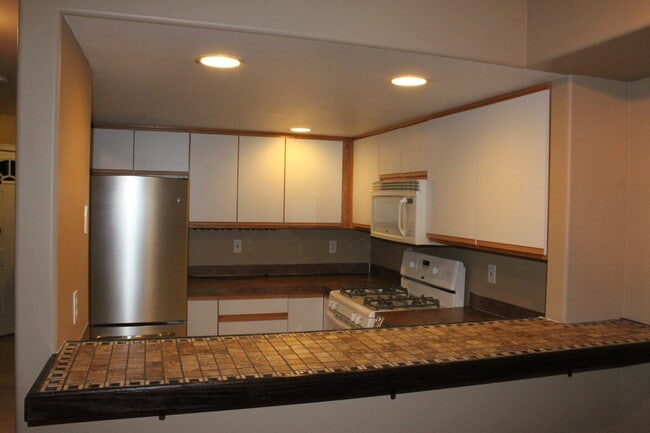 Photo - 2 Bed 1.5 Bath - Gas Heat - Garage - Yard ...