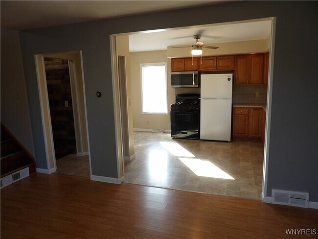 Photo - 10332 Transit Rd