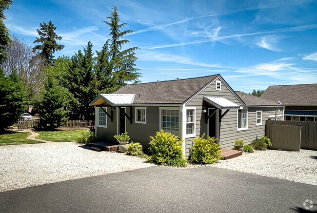 Building Photo - Kelsey's Cottage: Fully Furnished 2 bd/1ba... Rental