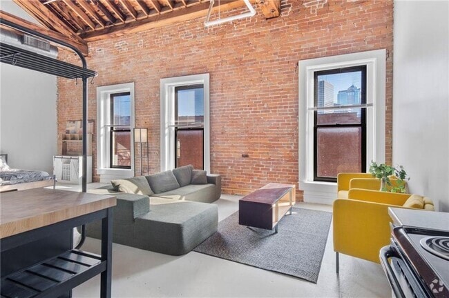 Building Photo - 113 W 5th St Rental