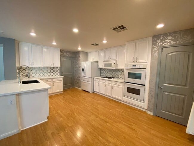 Photo - Unique Single Family 2/2 home