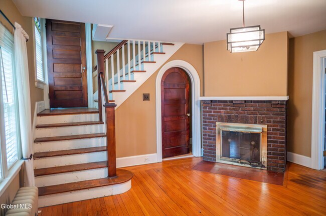 Photo - 1347 Union St