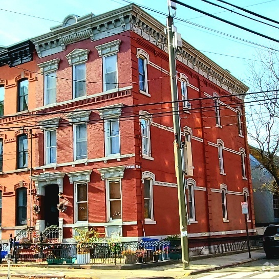 Building Photo - 1240 Park Ave Unit 3 Rental