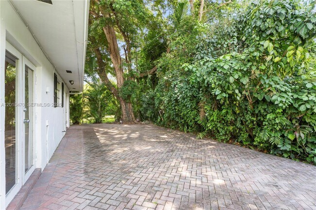 Photo - 5520 San Vicente St