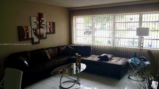 Photo - 330 SE 2nd St Unidad 102H