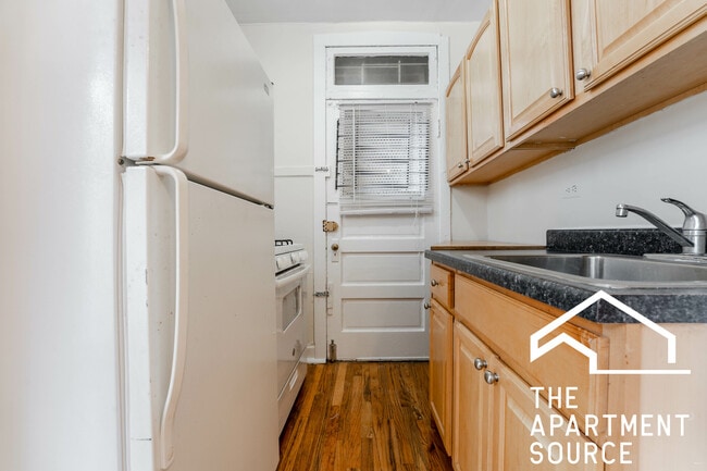 Photo - 3522 N Broadway St Unidad 2W