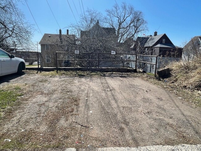 Photo - 421-423 E 5th St