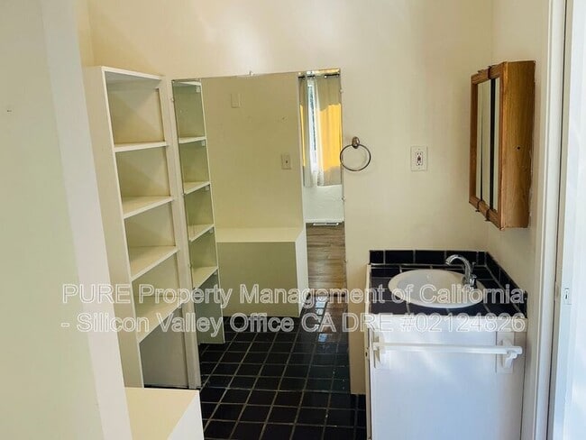 Photo - 20899 Aldercroft Heights Rd