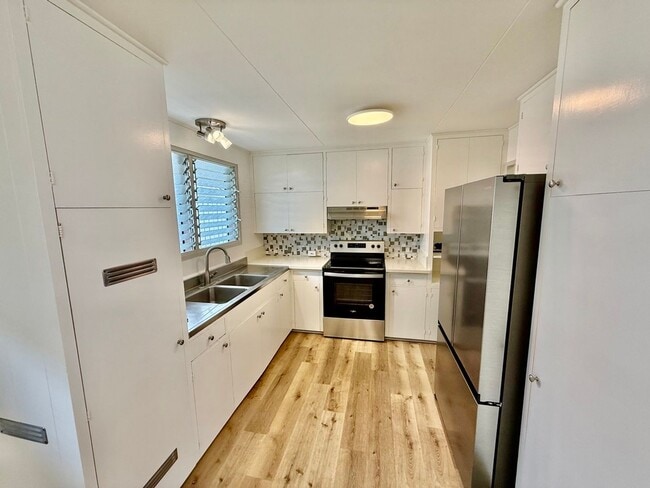 Photo - 4/2/3 + Office Space - Single Family Home Located in Kaimuki - Great Location!