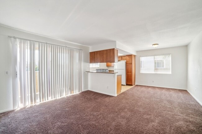 Building Photo - 7200 W Pirates Cove Rd