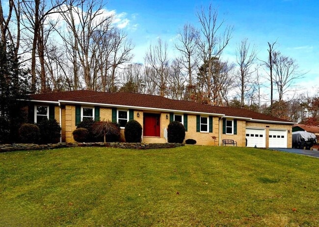 Building Photo - 13440 Carriage Hill Dr Rental