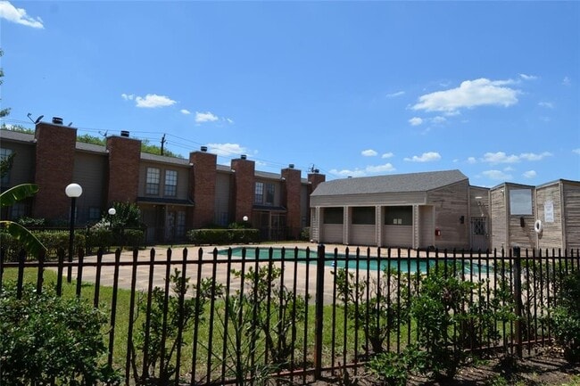 Photo - 10501 South Dr