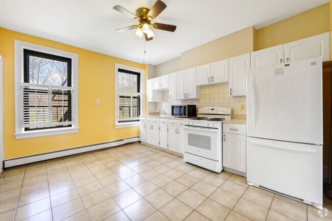Building Photo - 204 5th St Unit 2 Rental