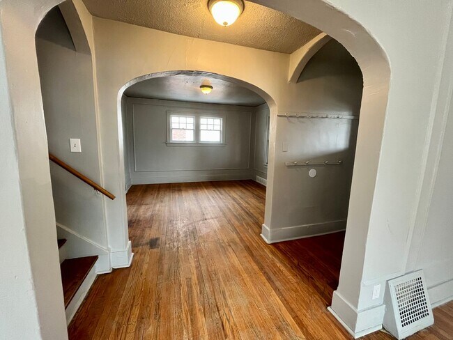 Photo - 3058 Belvedere Blvd