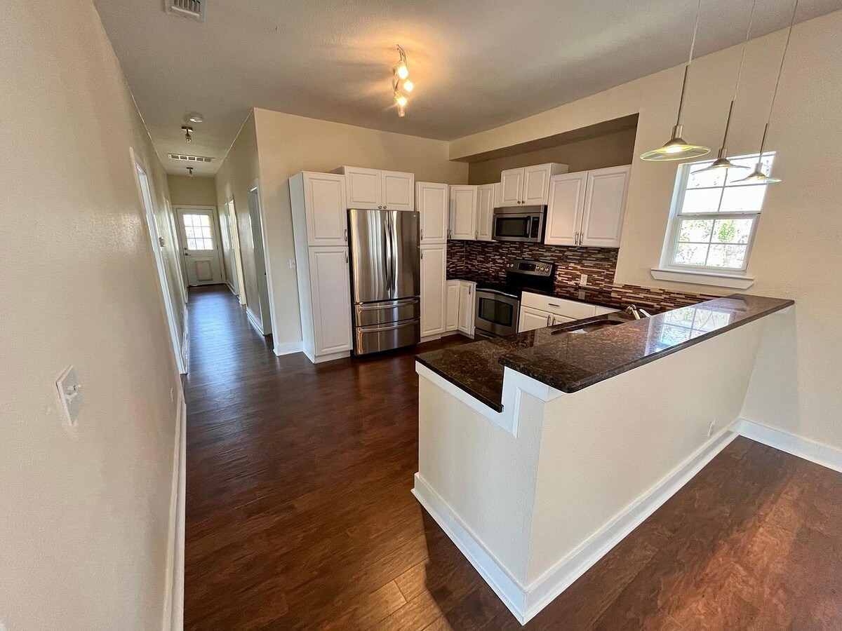 Photo - 711 N Palmetto