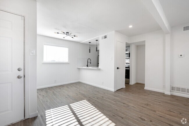 1BR, 1BA _ 724SF