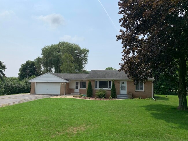Building Photo - 14865 Pershing Dr