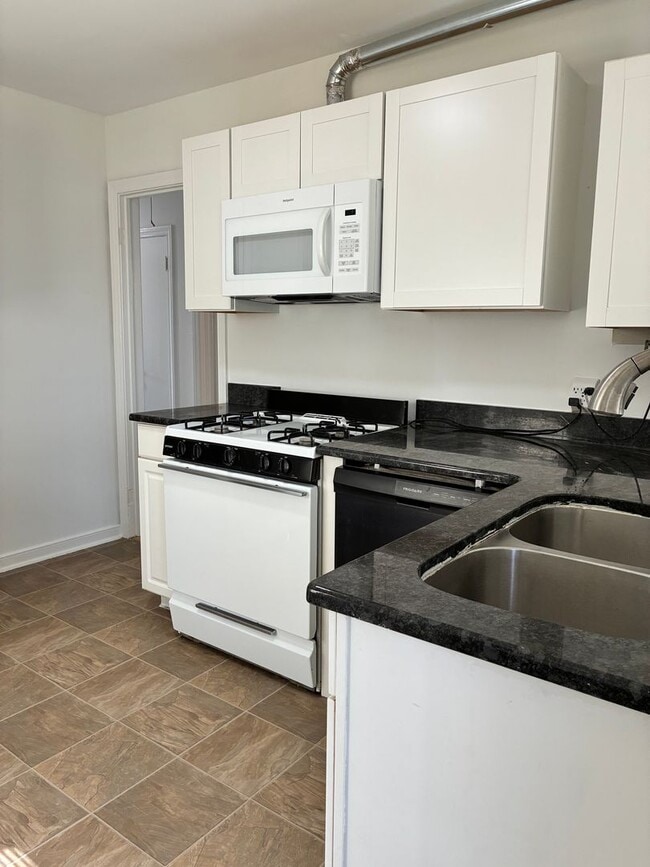 Photo - 2 BR / 1 BA Renovated home near VCU in Byrd Park Area! Pets considered! Available April 15st!