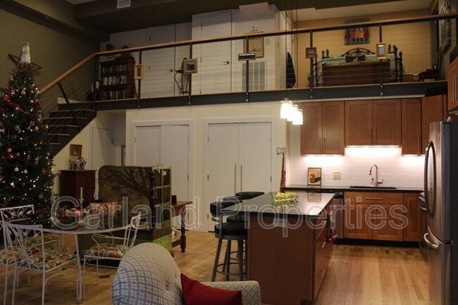 Building Photo - 111 Kirk Ave Unit Apt 1C