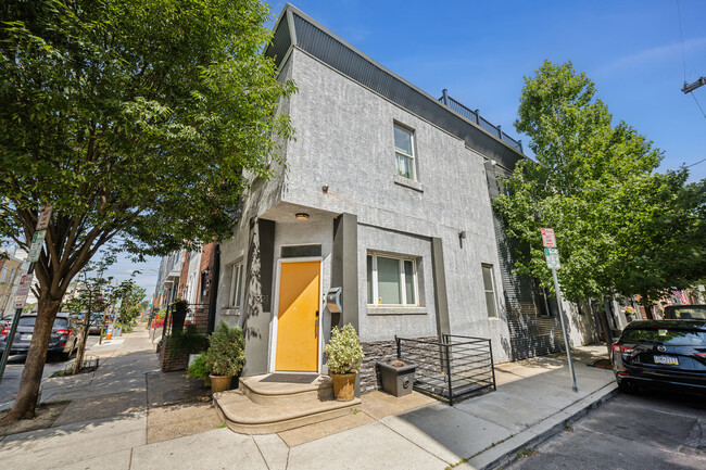 Outside - 1921 Reed St Townhome