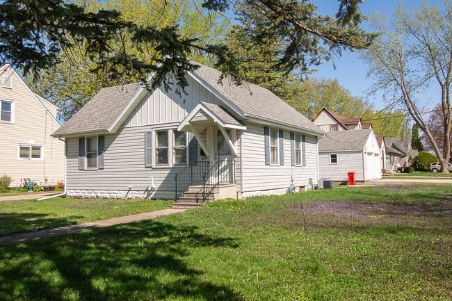 Photo - Adorable Austin home on corner lot with 2-car garage!