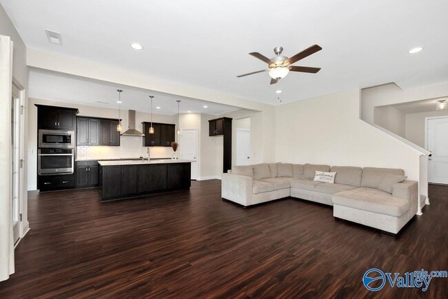 Photo - 141 Slade Thomas Dr