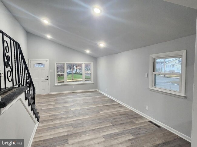 Building Photo - 5468 Drexel Ave