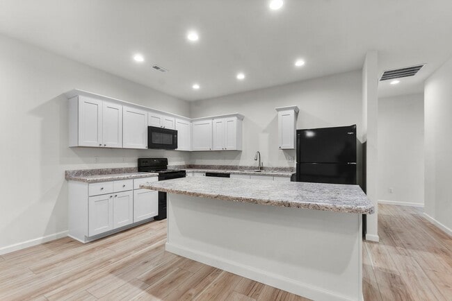 Photo - Bertling 1112 12 Unit 1211