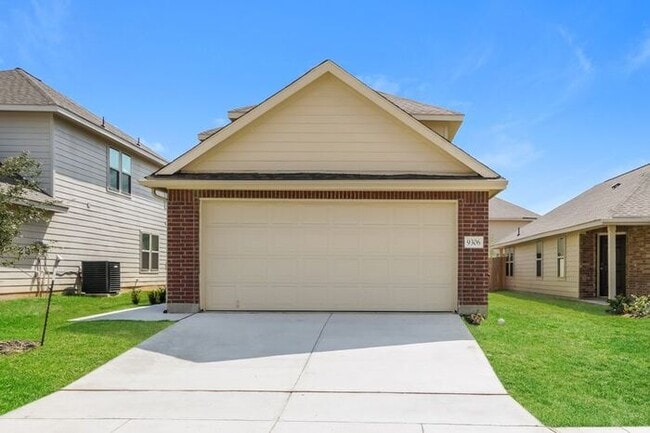 Photo - 9306 Green Flora Ct House