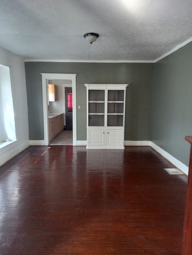Photo - 3122 Ruckle St