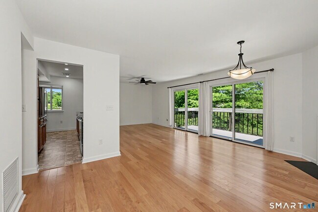 Photo - 73 Riverside Ave Unidad 3A