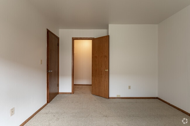 3BR, 1.5BA - Emerald - Woodland Court