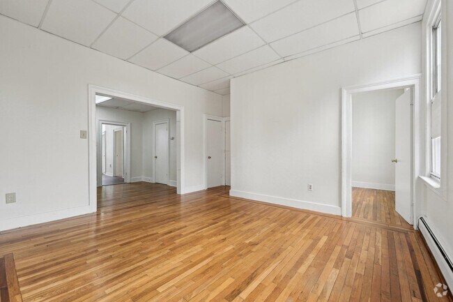 Building Photo - 570 Newark Ave Unit 3 Rental